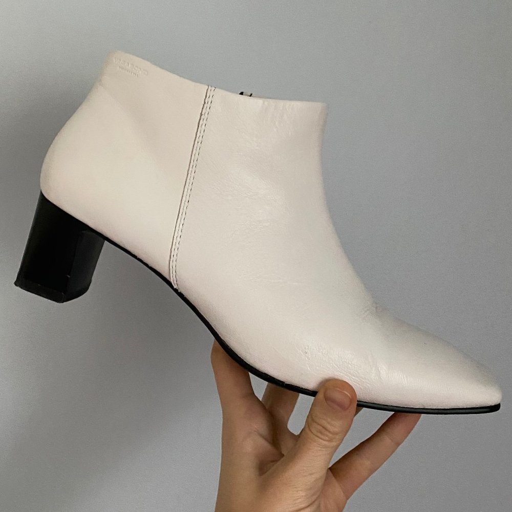 Vagabond Short White Leather Booties (size 38)